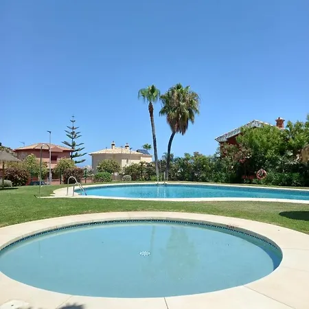 Amplio, Luminoso Y Moderno Con Amplia Terraza Y Hermosas Vistas En Exclusiva Urbanizacion アパート ベナルマデナ