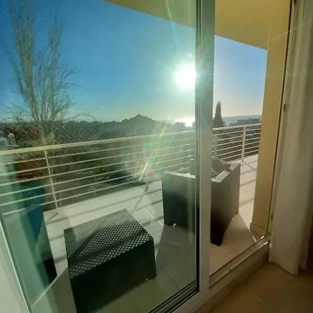 アパート Amplio, Luminoso Y Moderno Con Amplia Terraza Y Hermosas Vistas En Exclusiva Urbanizacion ベナルマデナ