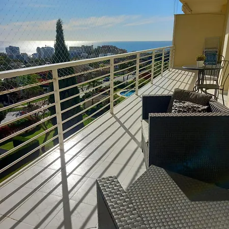 Amplio, Luminoso Y Moderno Con Amplia Terraza Y Hermosas Vistas En Exclusiva Urbanizacion