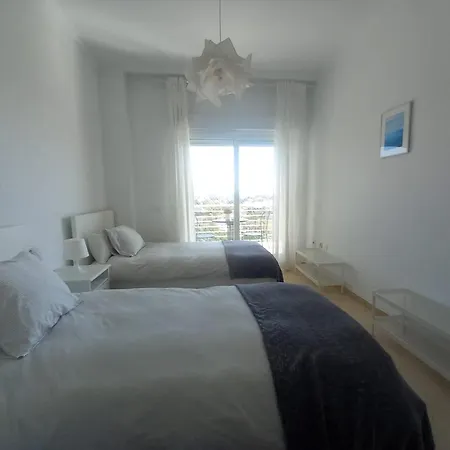 Amplio, Luminoso Y Moderno Con Amplia Terraza Y Hermosas Vistas En Exclusiva Urbanizacion ベナルマデナ
